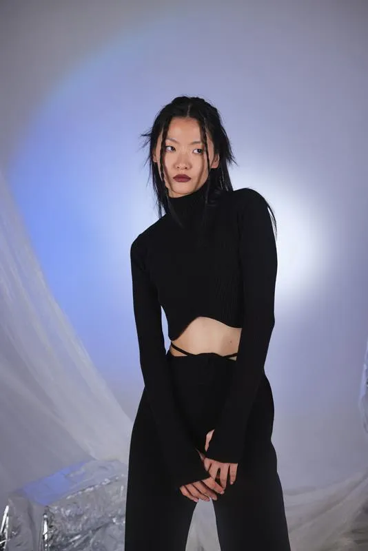 HLLY Women Kazakh Black Feels - Penticton