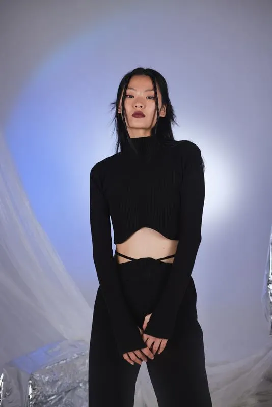 HLLY Women Kazakh Black Feels - Penticton
