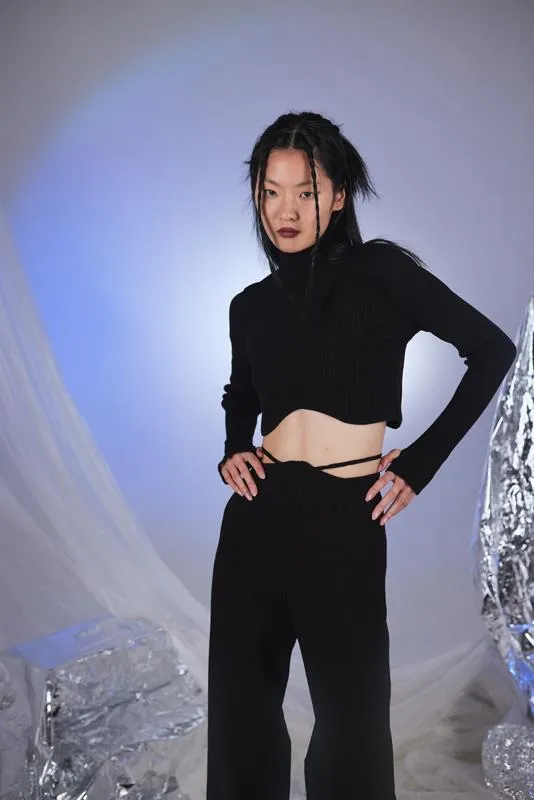 HLLY Women Kazakh Black Feels - Penticton