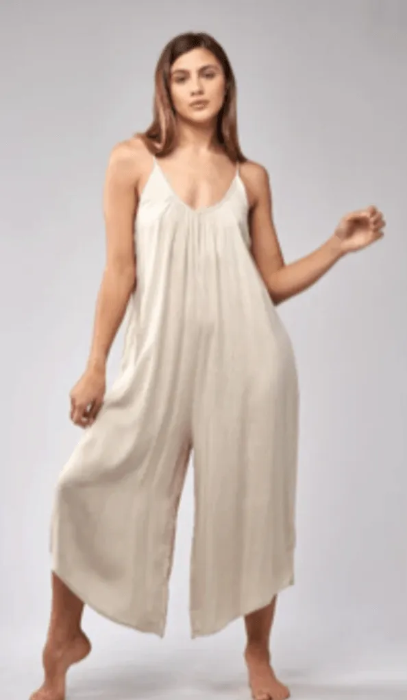 Jumpsuit with spaghetti straps and pockets SD7235