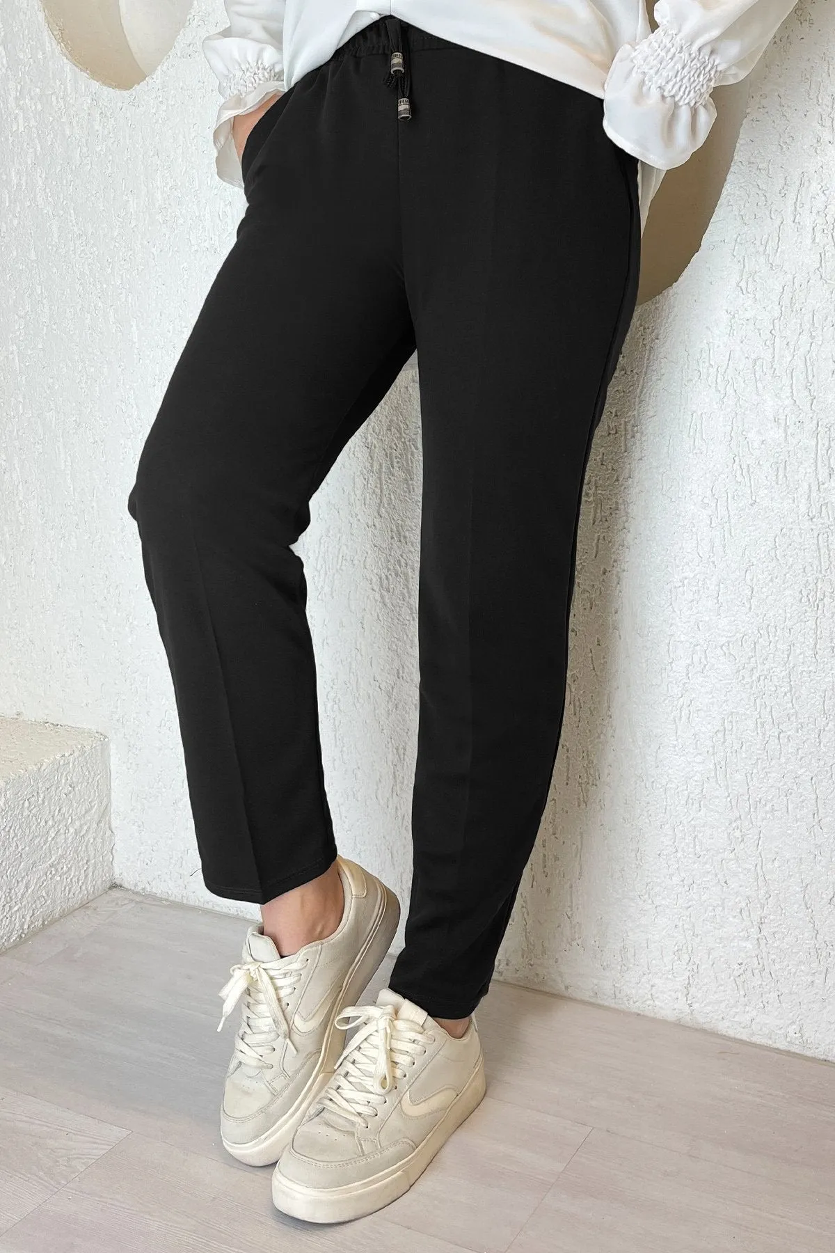 MDS Women Elastic Waist Lycra Double Fabric Pants - Black - Jocotitlán