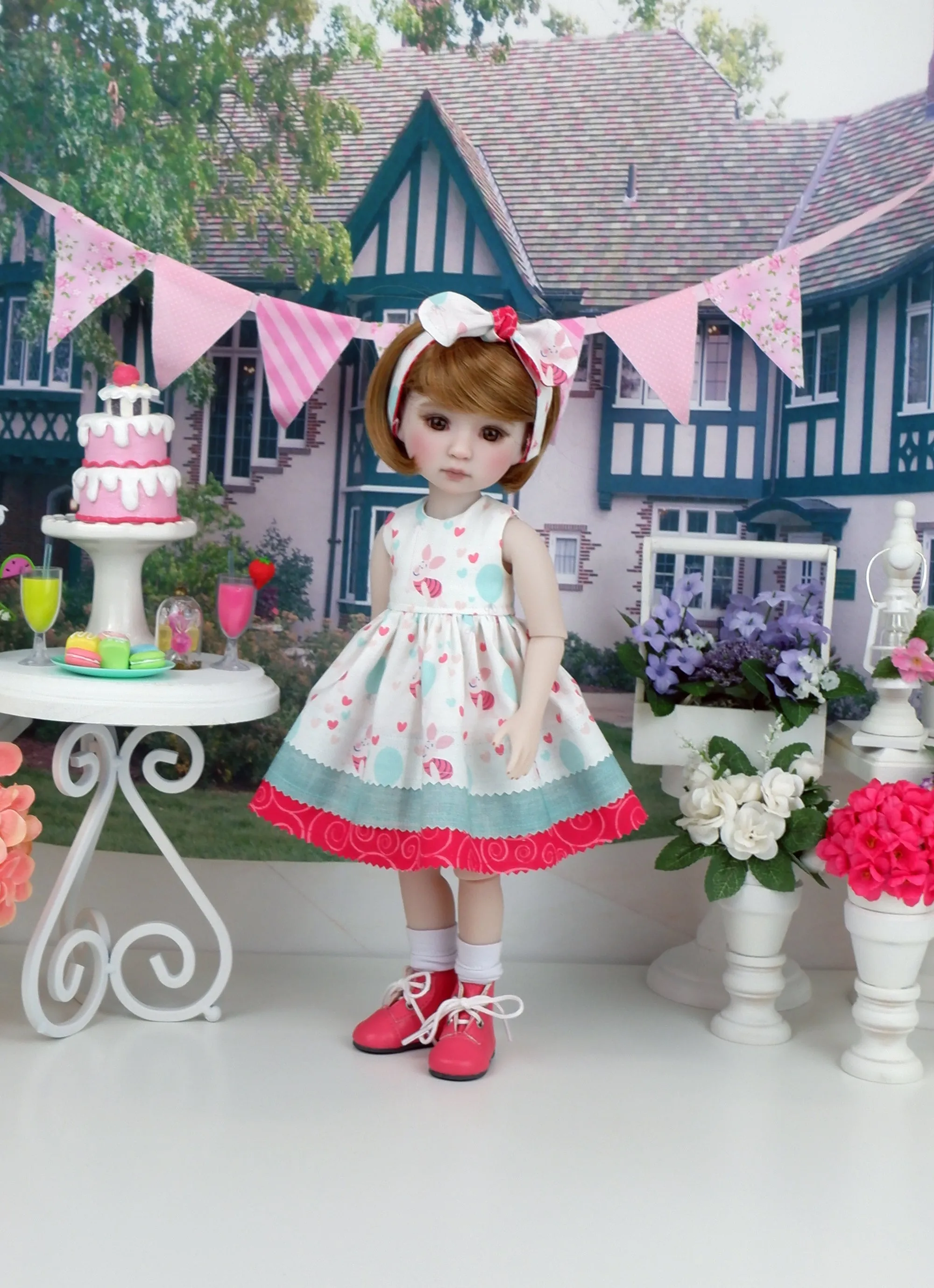 Piglet's Balloon - dress with shoes for Ruby Red Fashion Friends doll