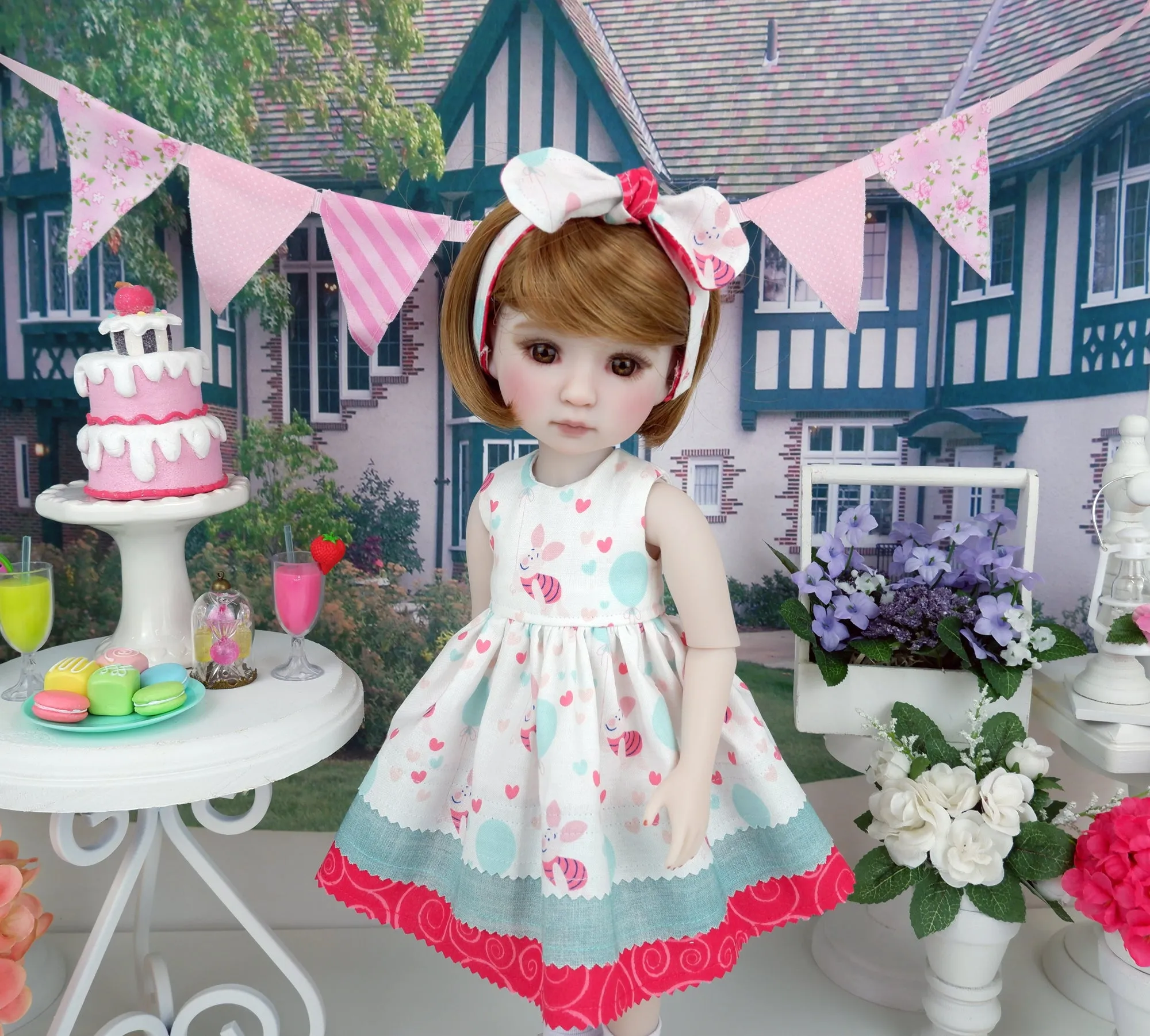 Piglet's Balloon - dress with shoes for Ruby Red Fashion Friends doll