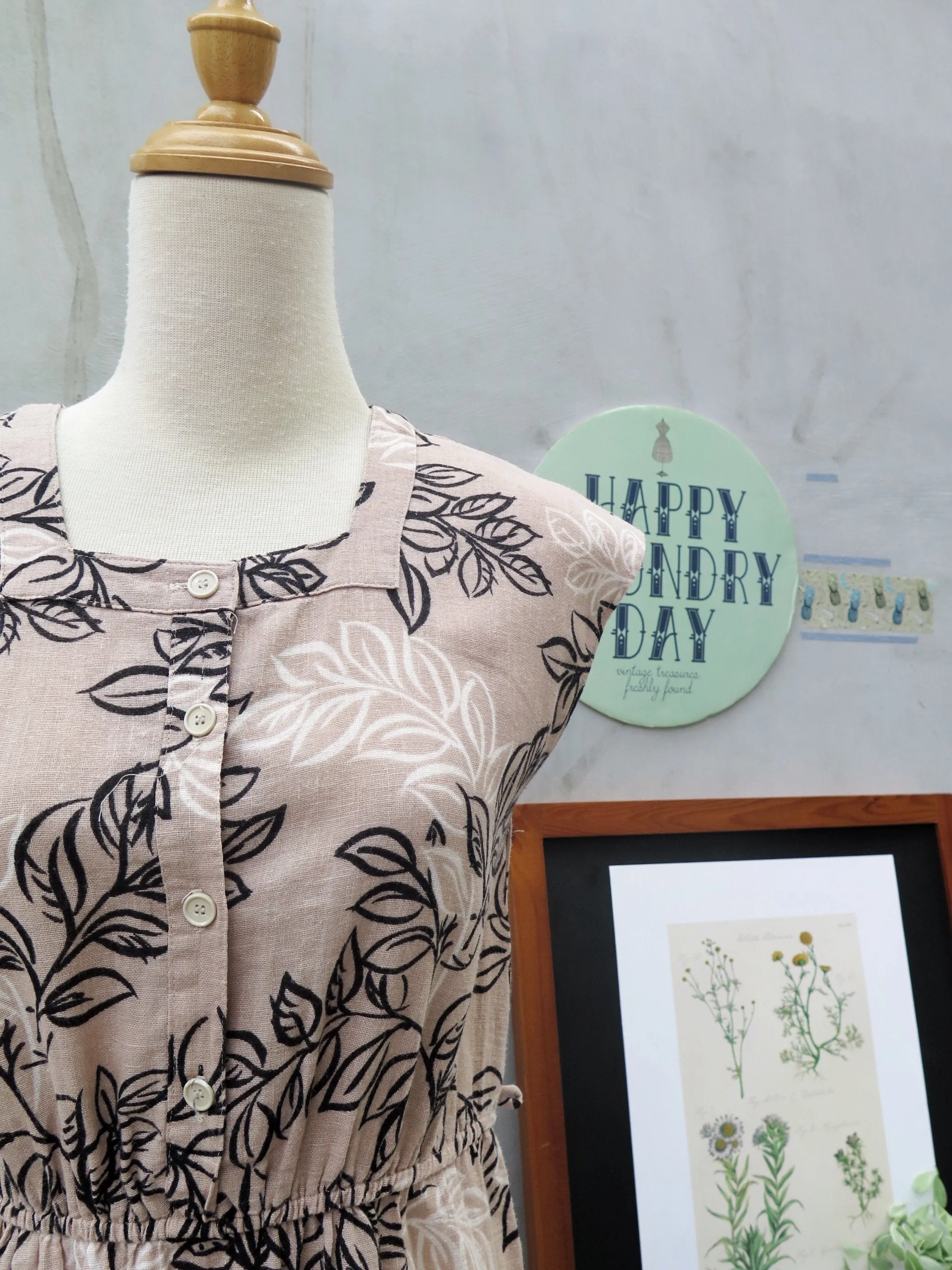 Slightly Autumn | Vintage 1950s 1960s Leaf Plant drawing outline Square neckline Dress