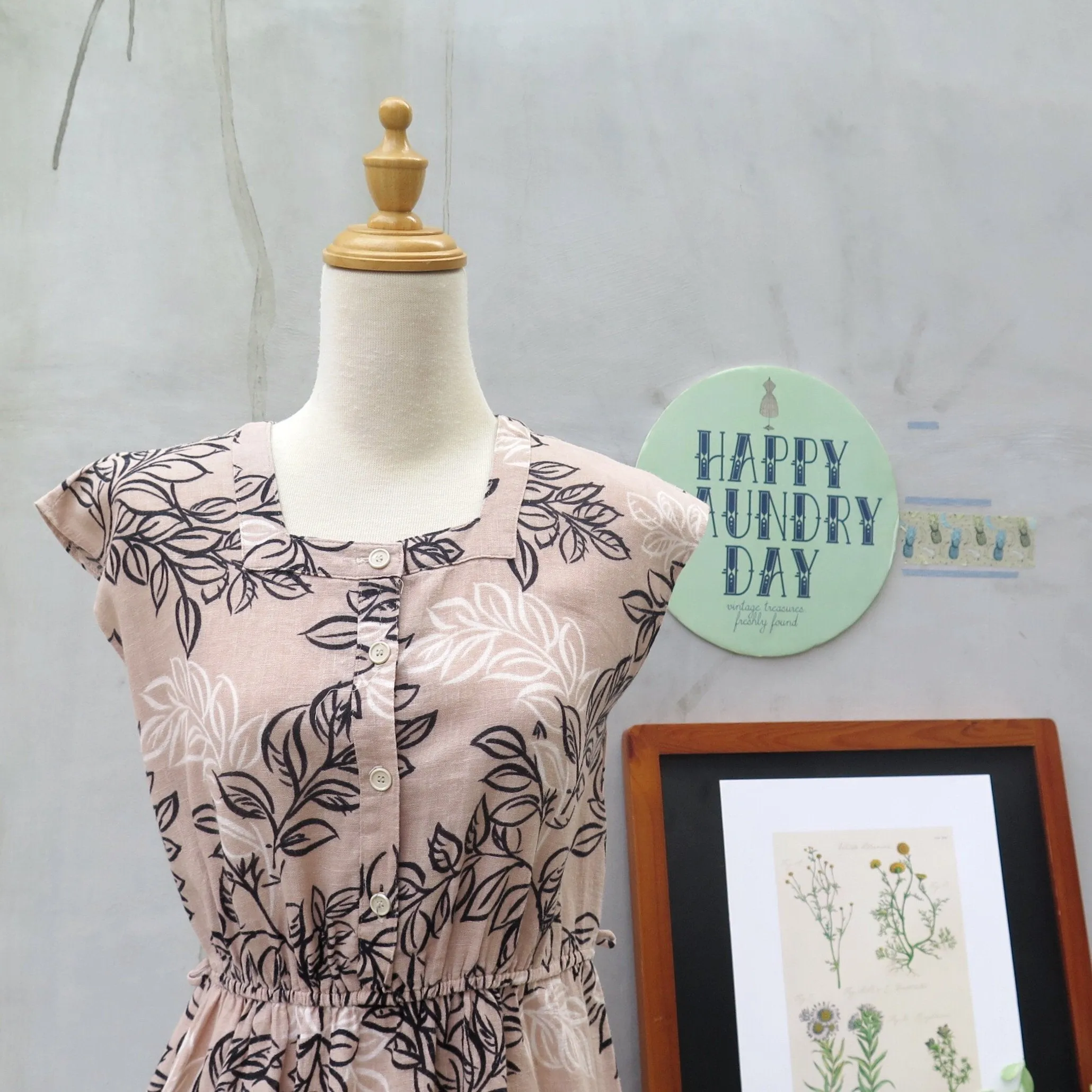 Slightly Autumn | Vintage 1950s 1960s Leaf Plant drawing outline Square neckline Dress